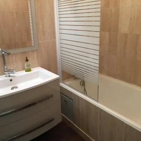 2p En Bord De Mer, 4 Couchages, Marina, Proche Gare Et Centre, Parking Velos Et Scooters - Fr-1-252a-9 Apartment