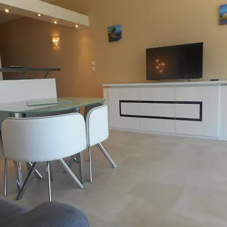 2p En Bord De Mer, 4 Couchages, Marina, Proche Gare Et Centre, Parking Velos Et Scooters - Fr-1-252a-9