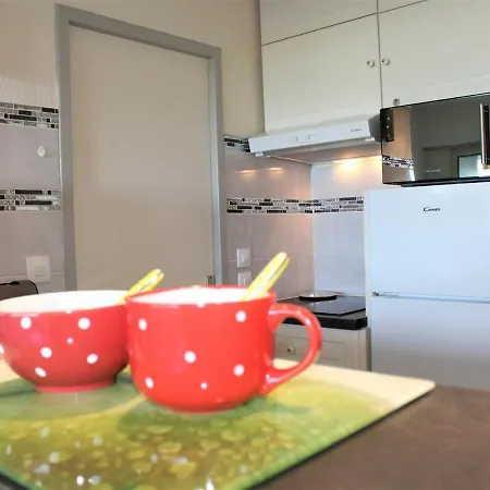 2p En Bord De Mer, 4 Couchages, Marina, Proche Gare Et Centre, Parking Velos Et Scooters - Fr-1-252a-9 Apartment
